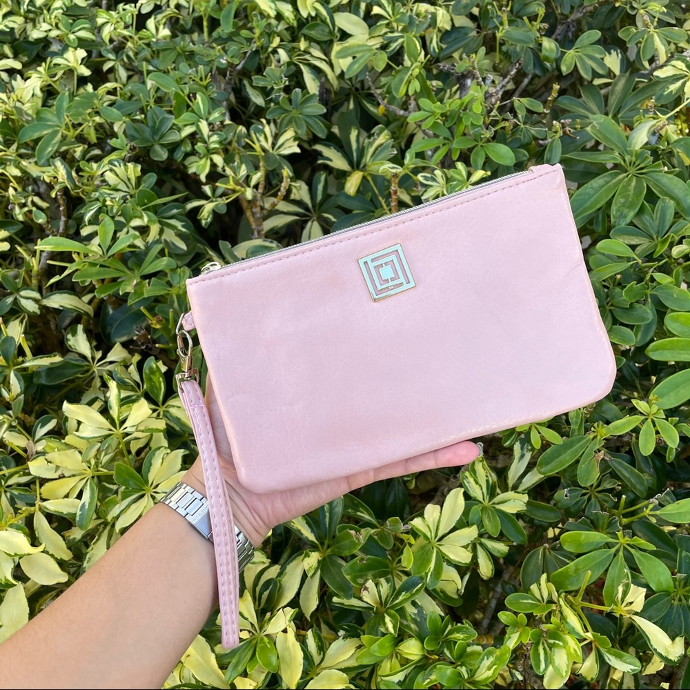 Liz Claiborne Phone Charging Wristlet Dusty Pink